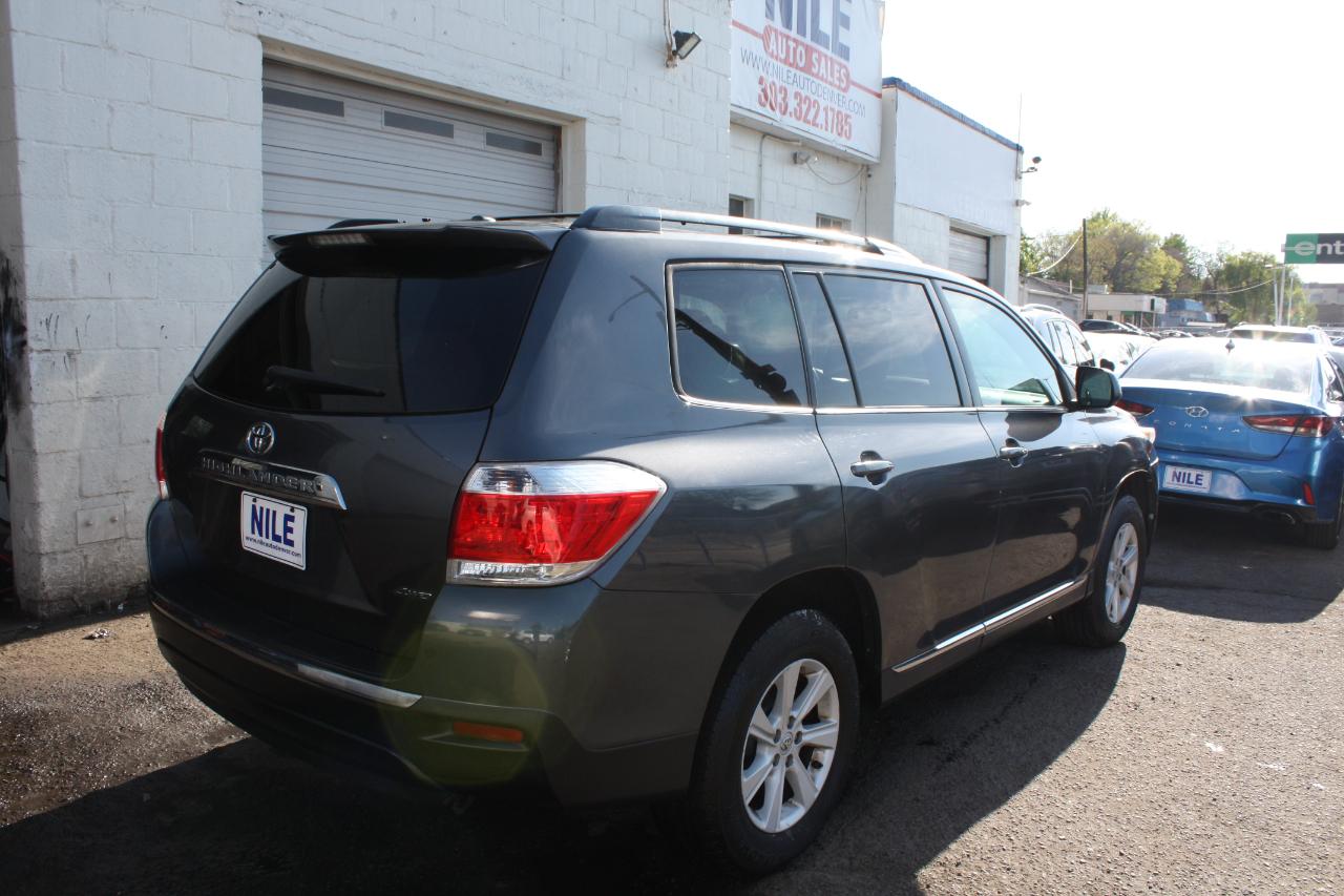 Toyota Highlander Base 4WD 2013