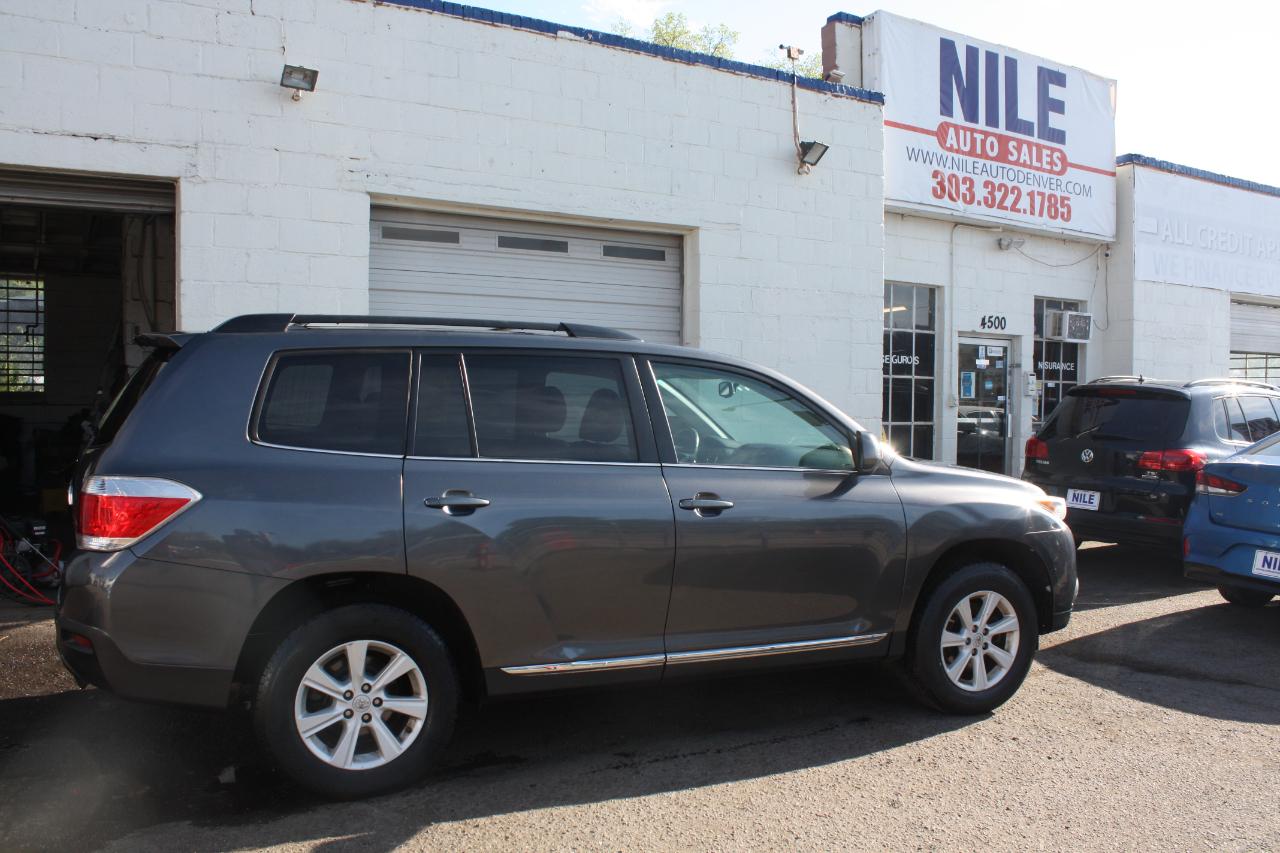 Toyota Highlander Base 4WD 2013
