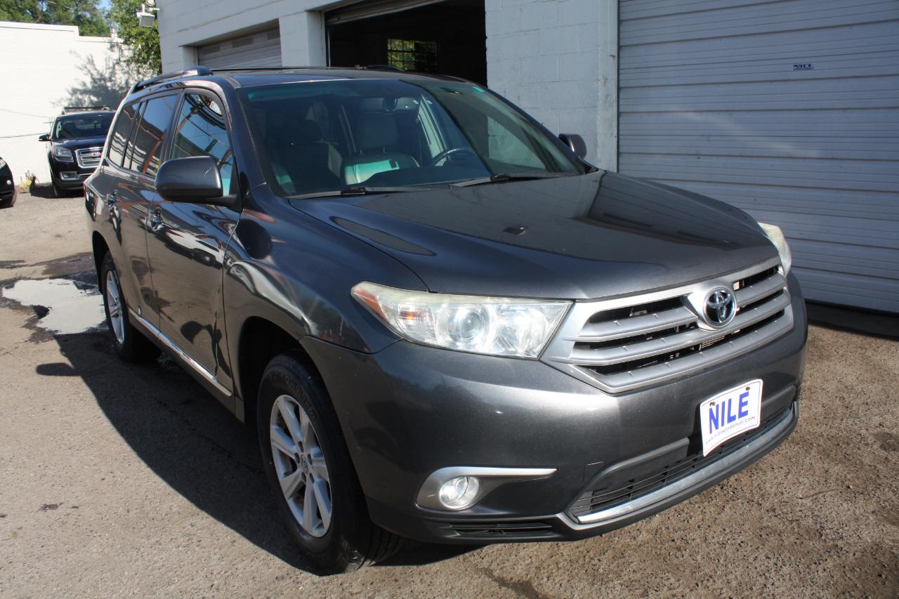 Toyota Highlander Base 4WD 2013