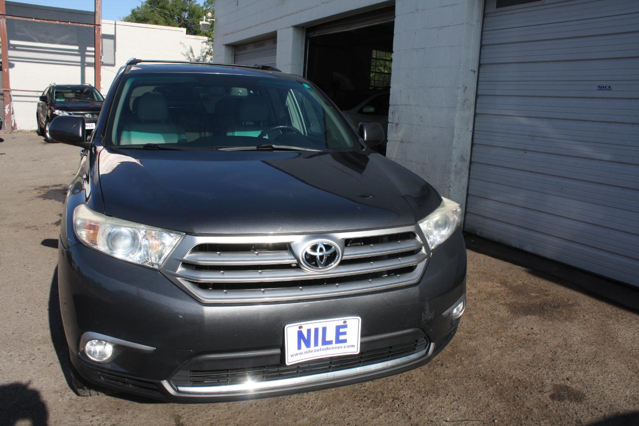 Toyota Highlander Base 4WD 2013