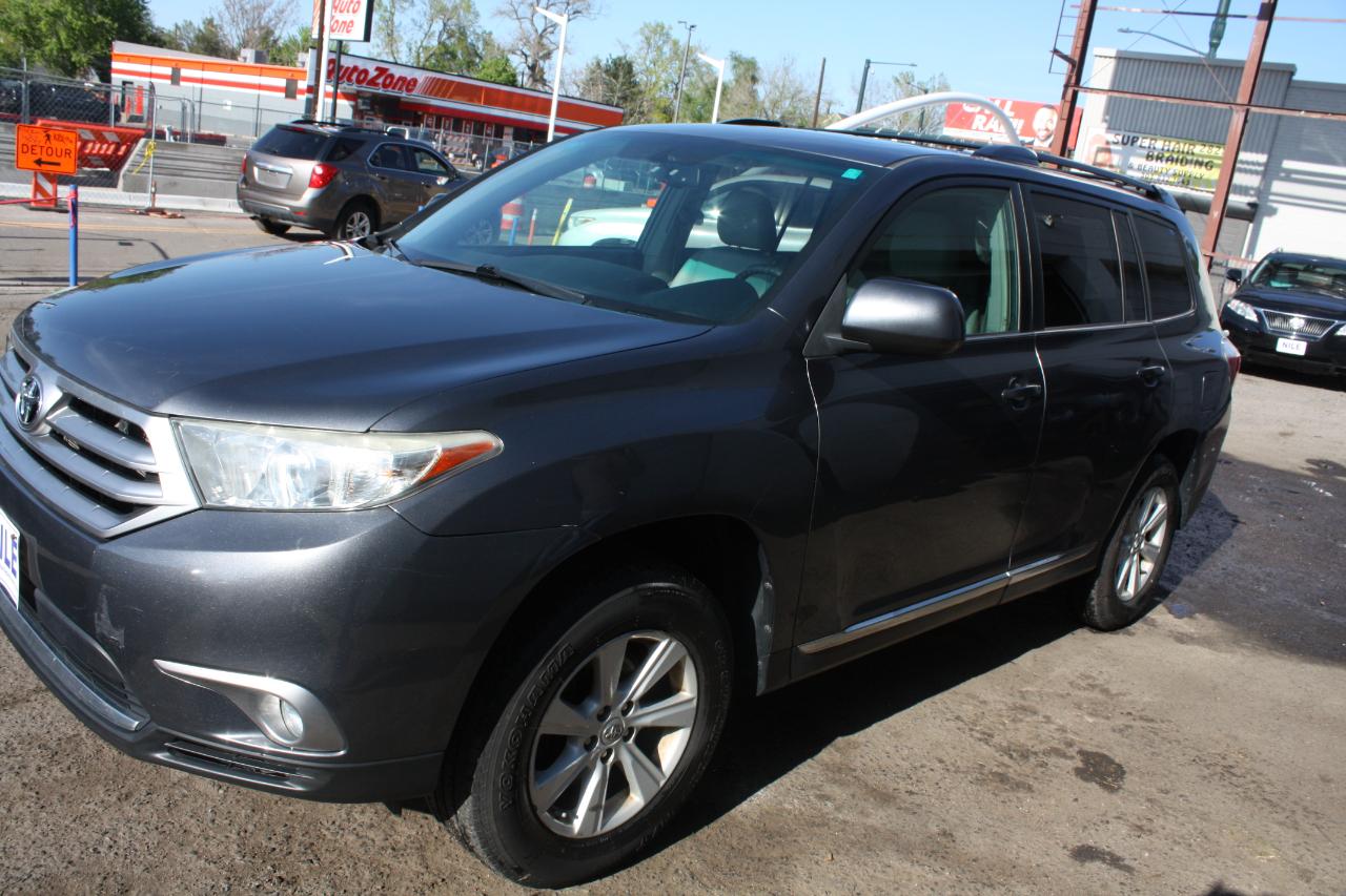 Toyota Highlander Base 4WD 2013