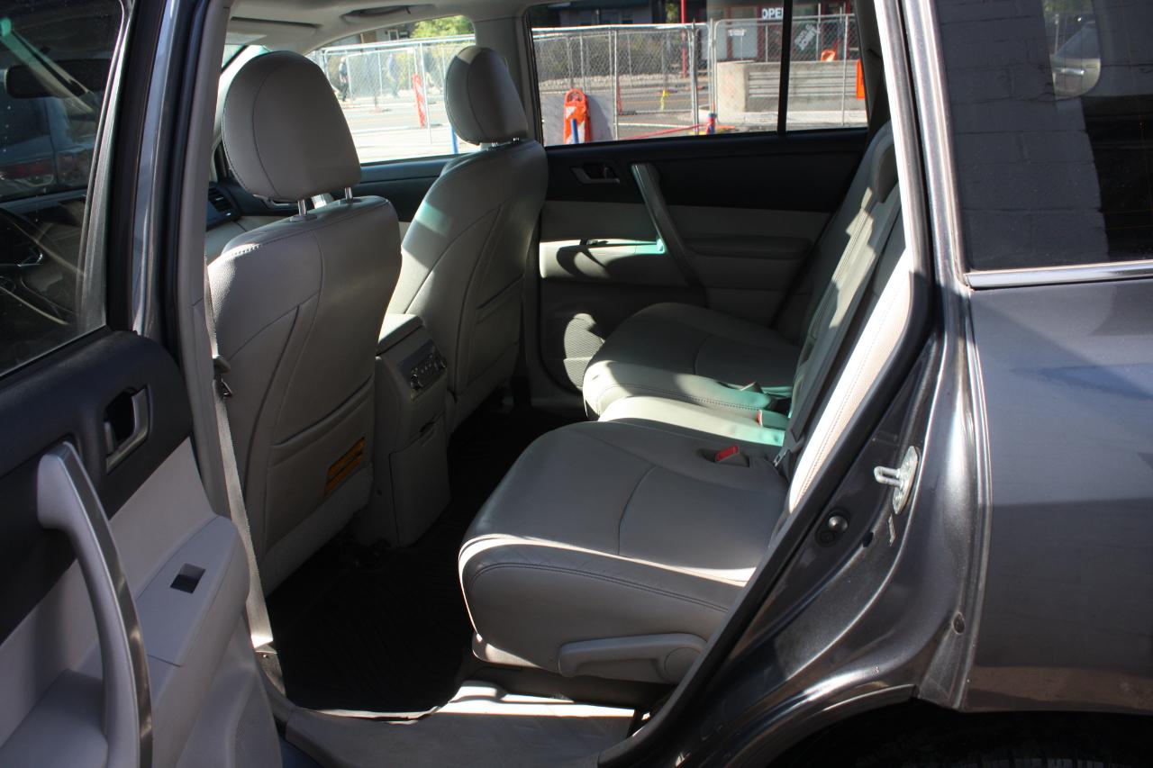 Toyota Highlander Base 4WD 2013