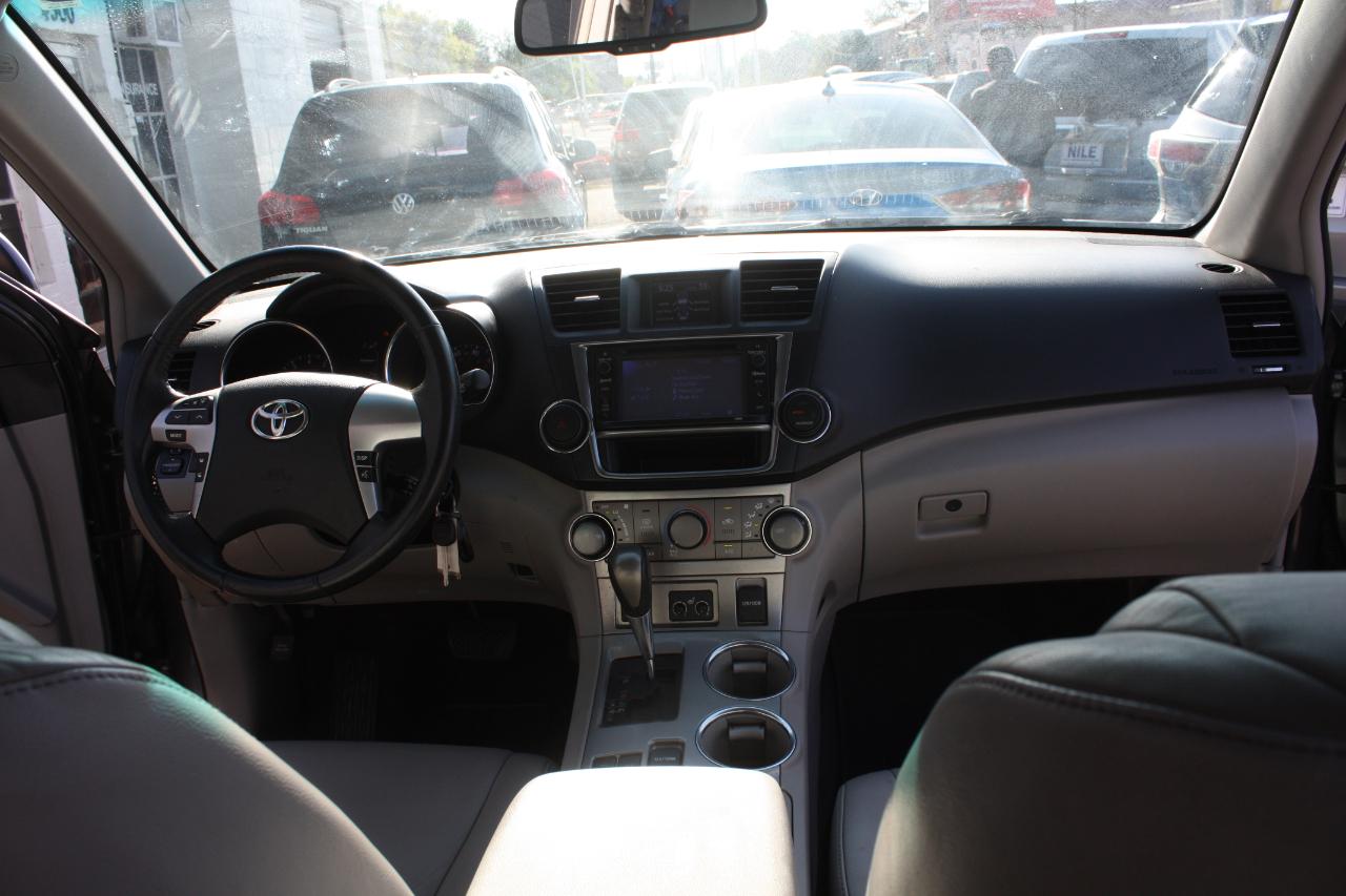 Toyota Highlander Base 4WD 2013