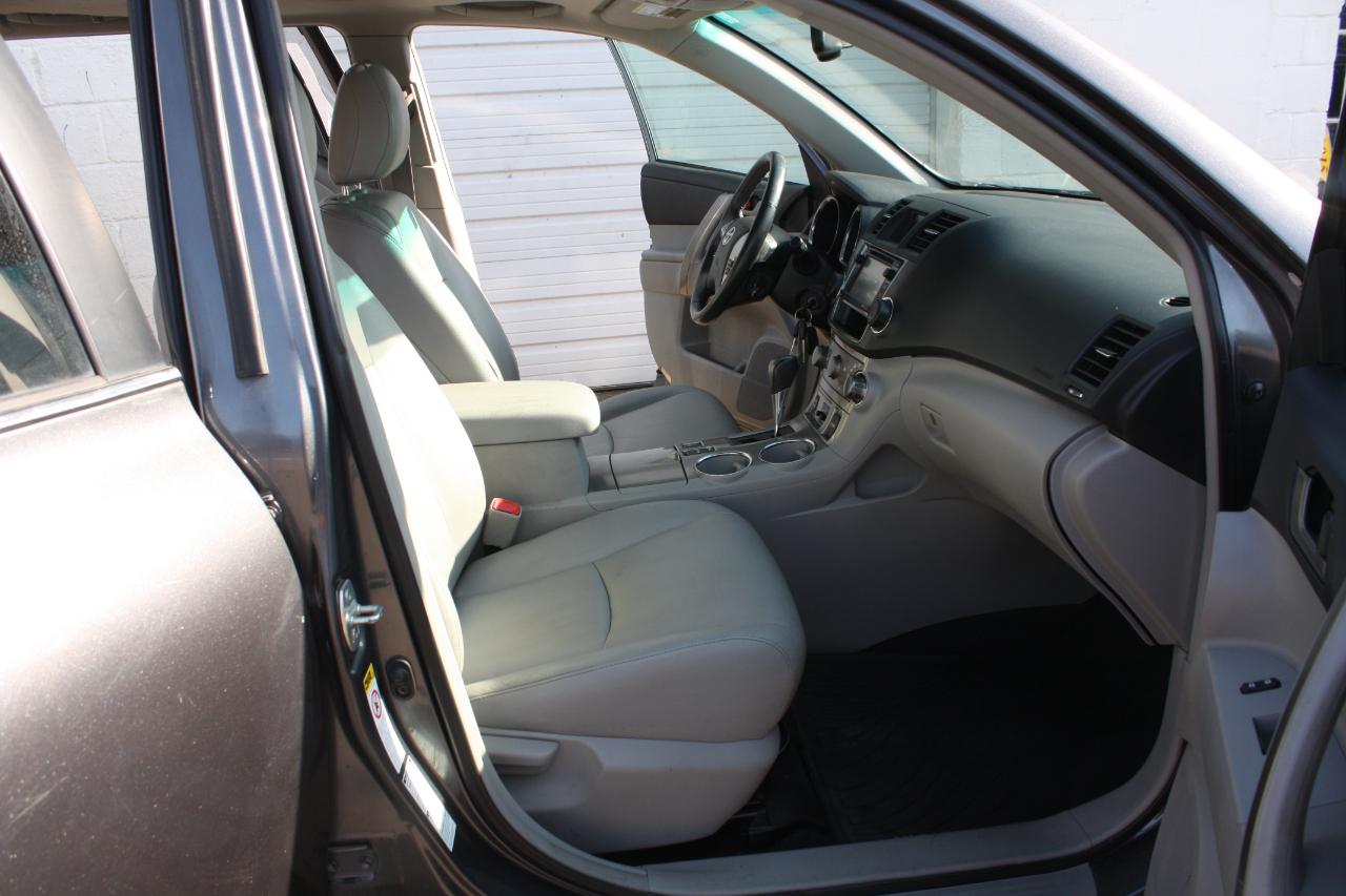 Toyota Highlander Base 4WD 2013