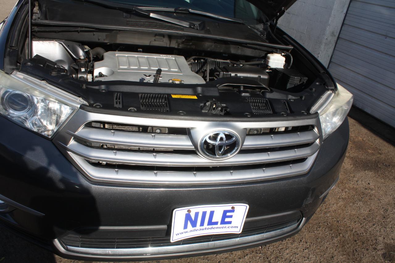 Toyota Highlander Base 4WD 2013