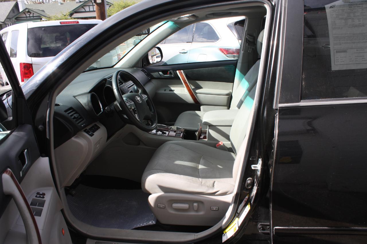 Toyota Highlander Limited FWD (Natl) 2012