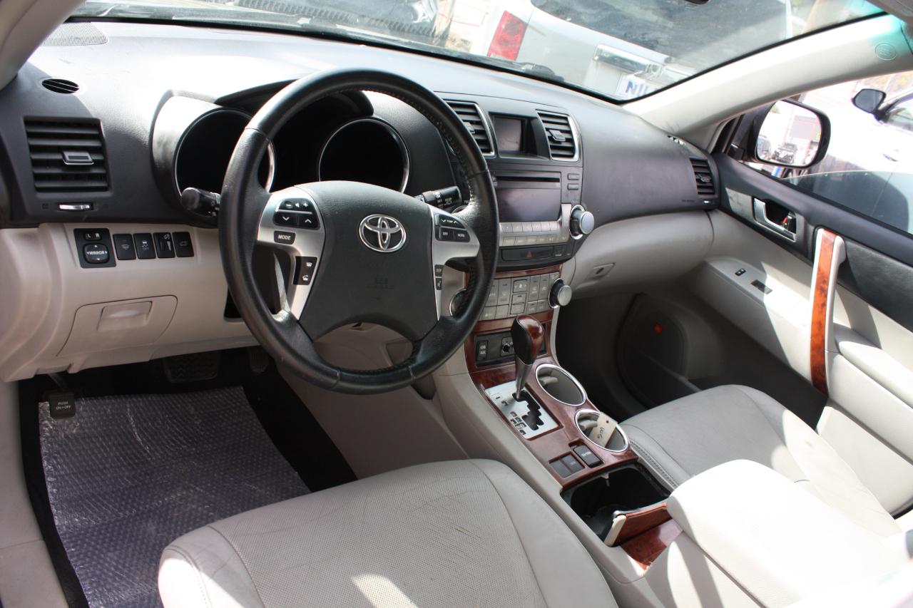Toyota Highlander Limited FWD (Natl) 2012