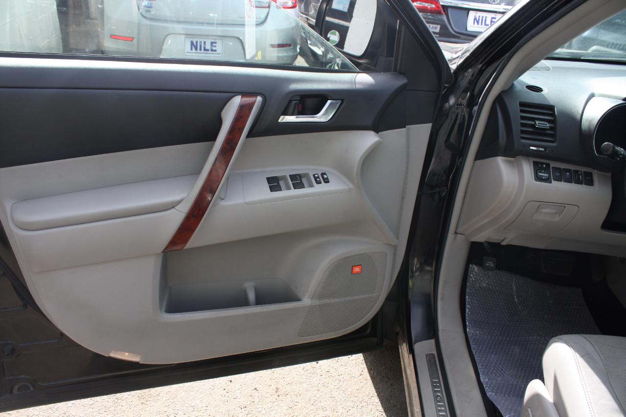 Toyota Highlander Limited FWD (Natl) 2012