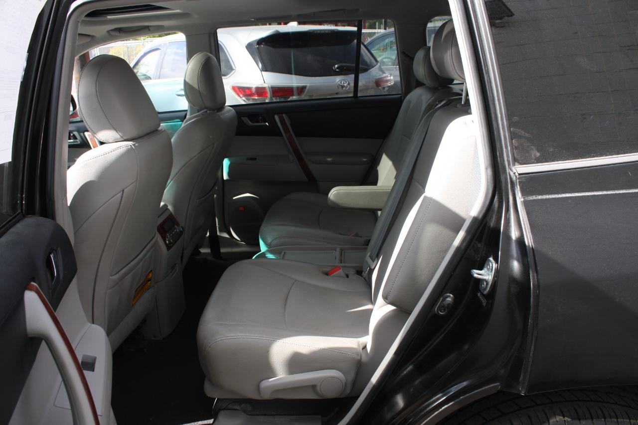 Toyota Highlander Limited FWD (Natl) 2012