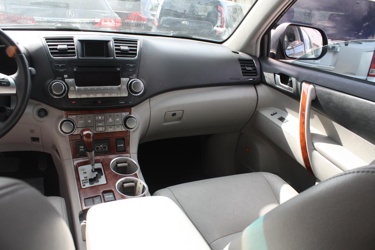 Toyota Highlander Limited FWD (Natl) 2012