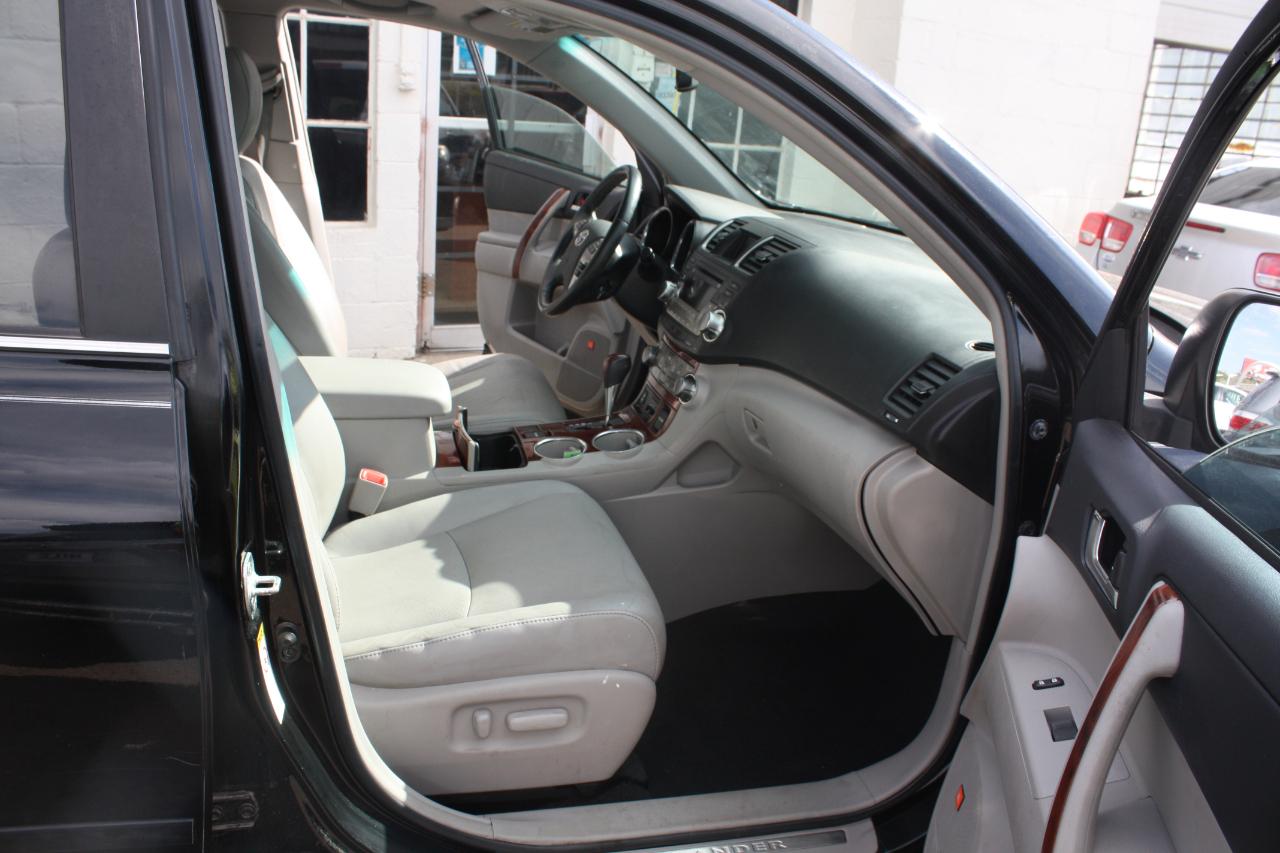 Toyota Highlander Limited FWD (Natl) 2012