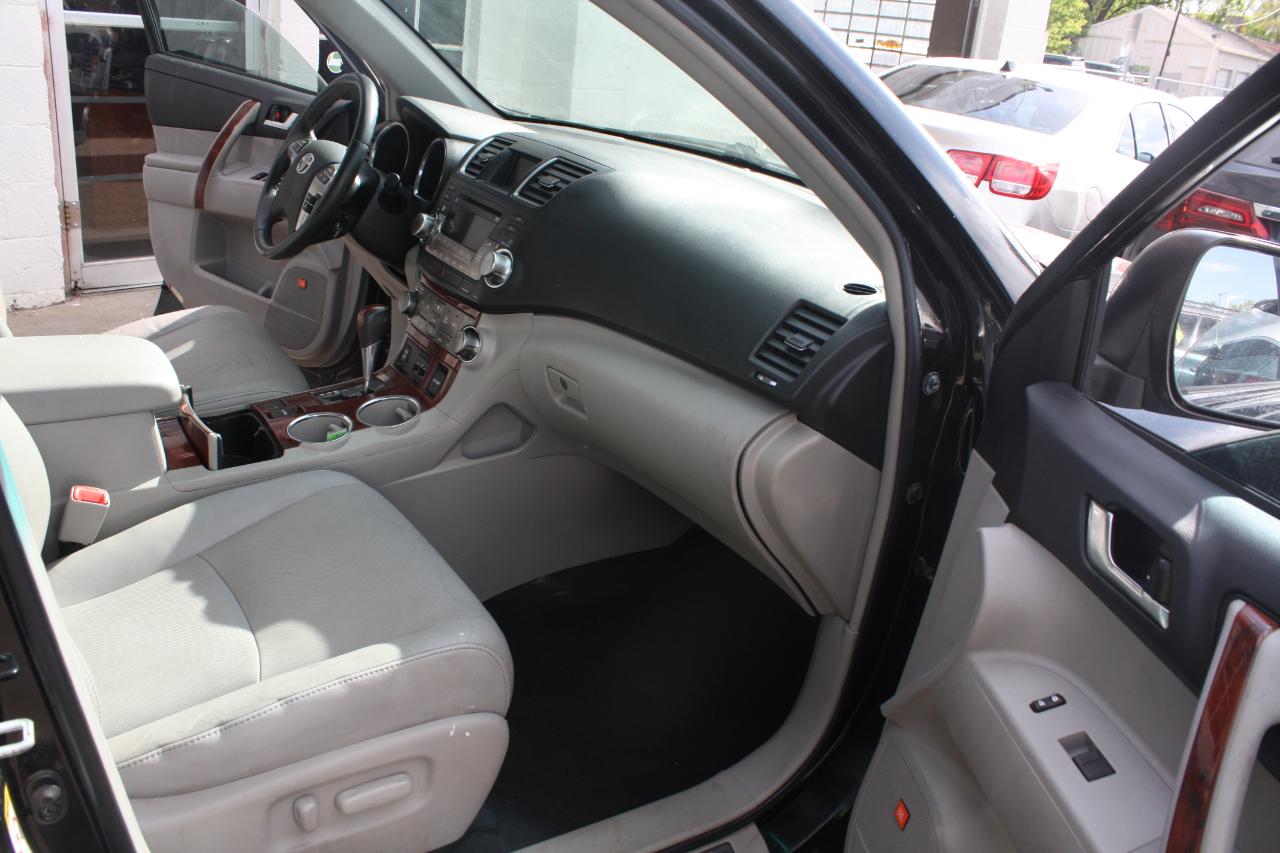 Toyota Highlander Limited FWD (Natl) 2012
