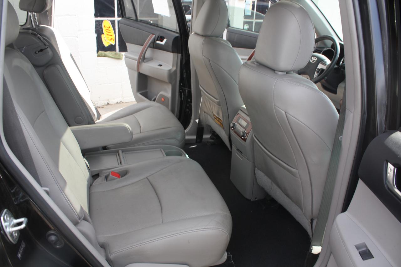 Toyota Highlander Limited FWD (Natl) 2012