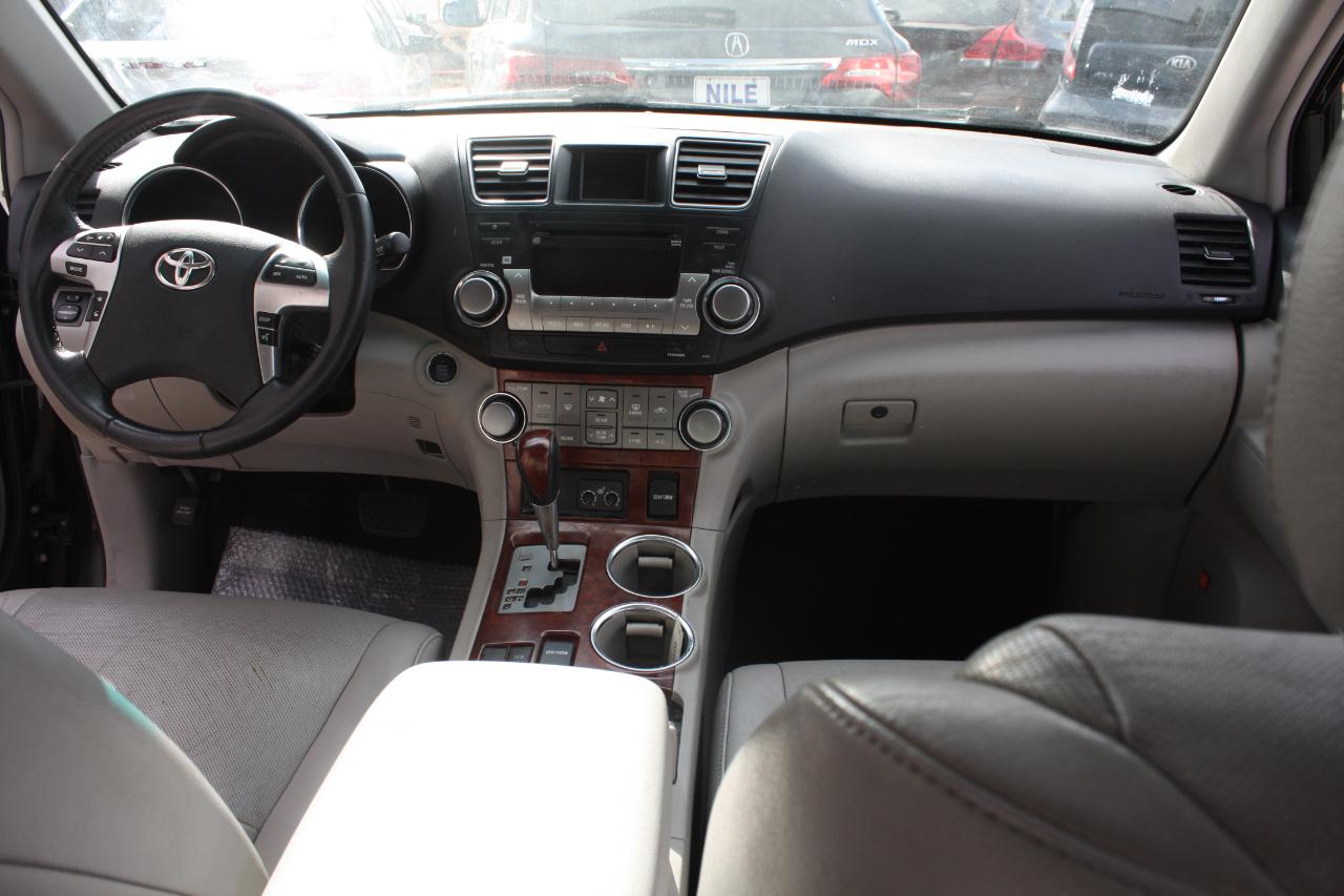 Toyota Highlander Limited FWD (Natl) 2012