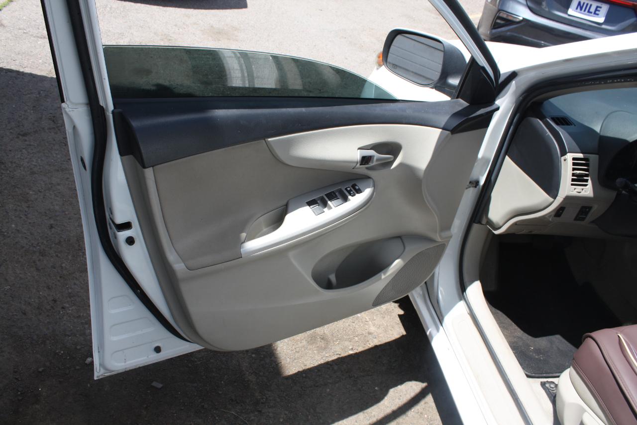 Toyota Corolla S 5-Speed MT 2013
