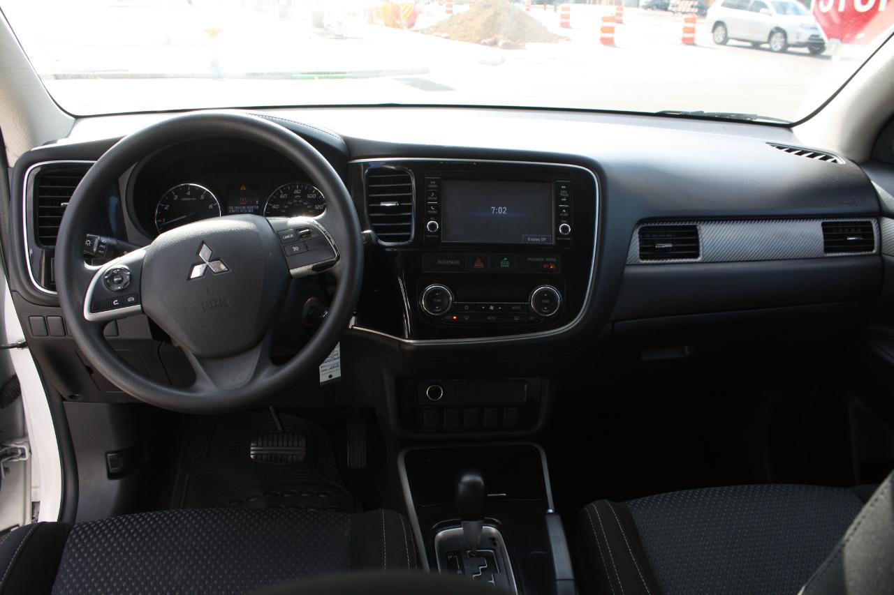 Mitsubishi Outlander ES FWD 2018