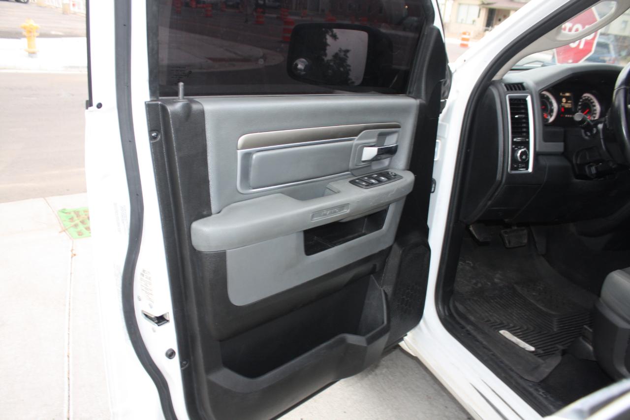 RAM 1500 SLT Quad Cab 2WD 2016