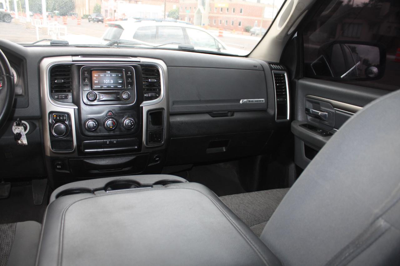 RAM 1500 SLT Quad Cab 2WD 2016