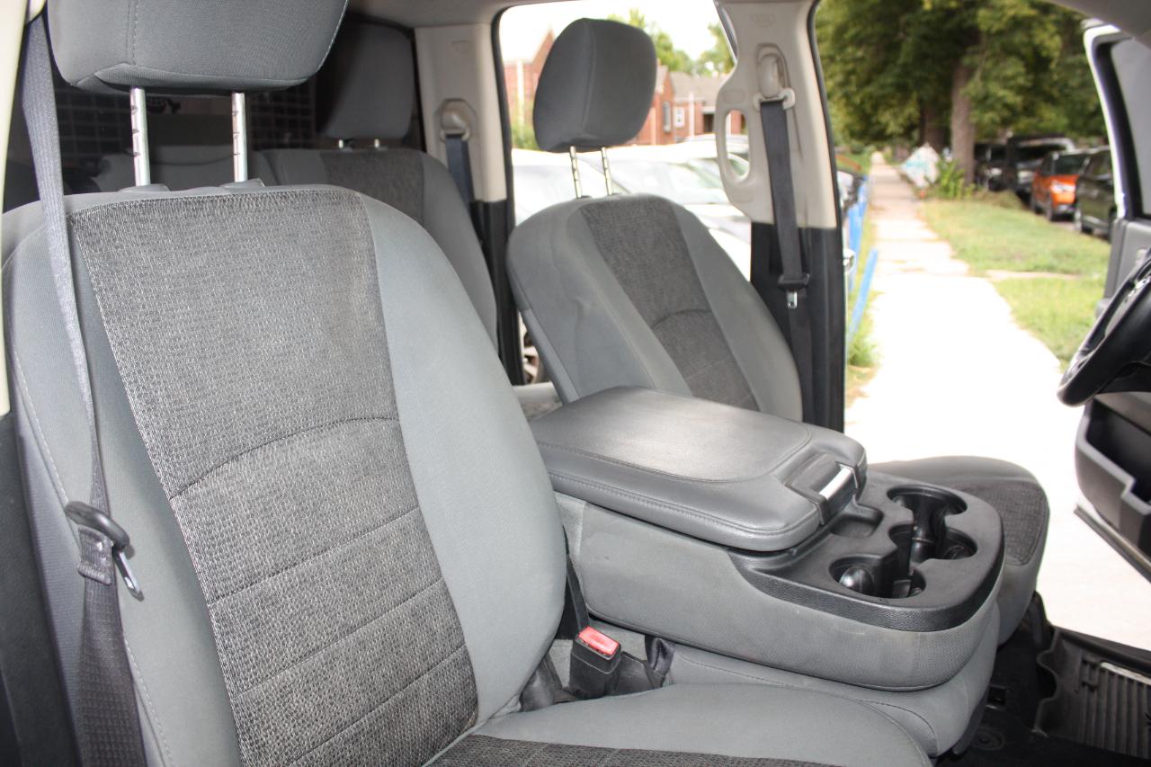RAM 1500 SLT Quad Cab 2WD 2016