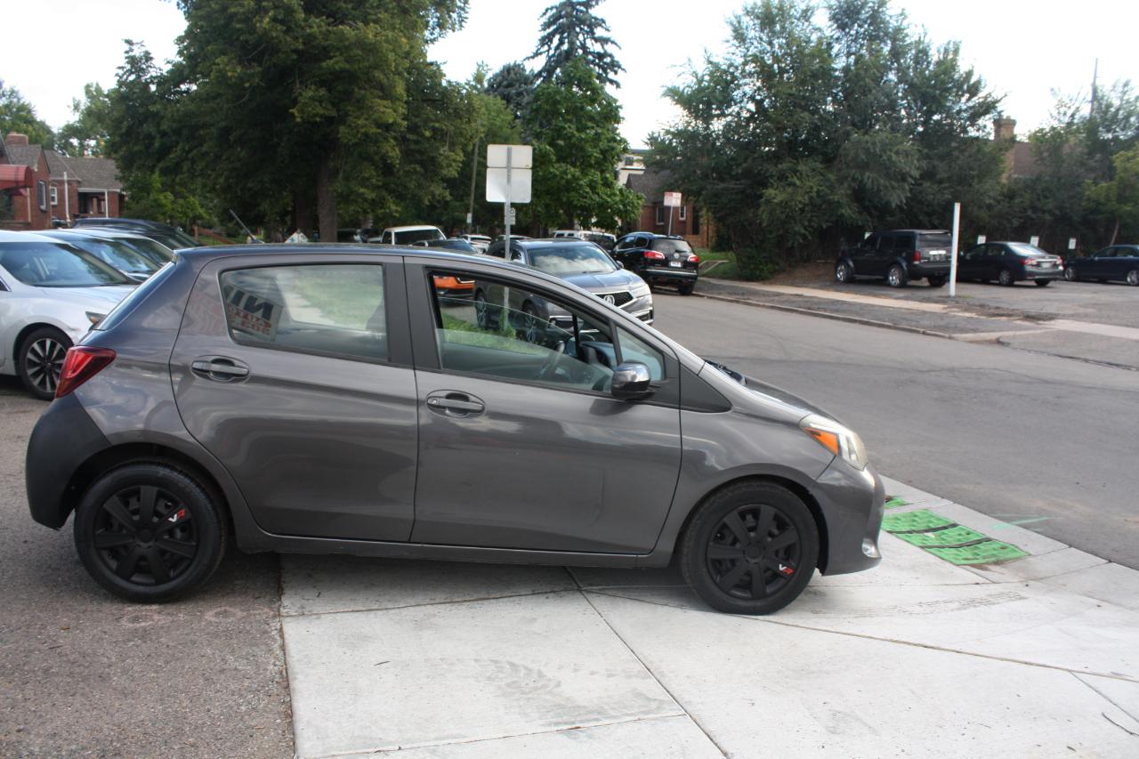 Toyota Yaris LE 5-Door AT 2016