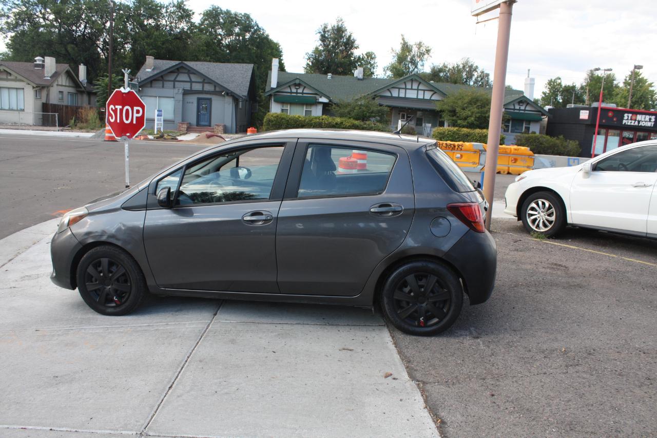 Toyota Yaris LE 5-Door AT 2016