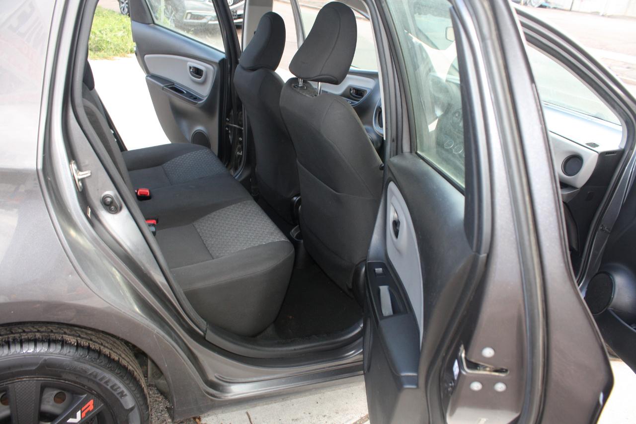 Toyota Yaris LE 5-Door AT 2016