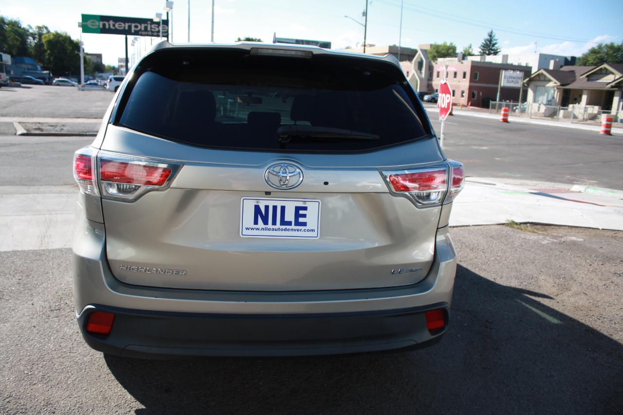 Toyota Highlander LE AWD V6 2015