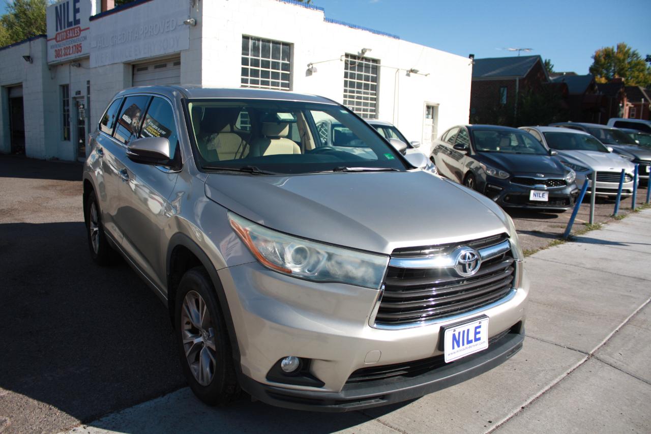 Toyota Highlander LE AWD V6 2015