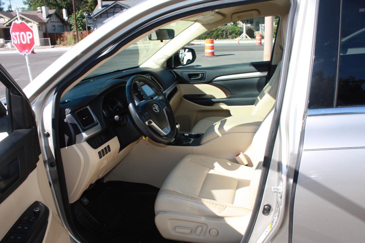 Toyota Highlander LE AWD V6 2015