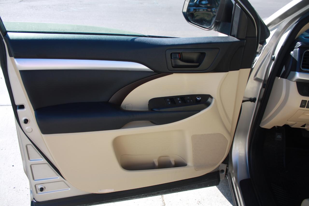 Toyota Highlander LE AWD V6 2015