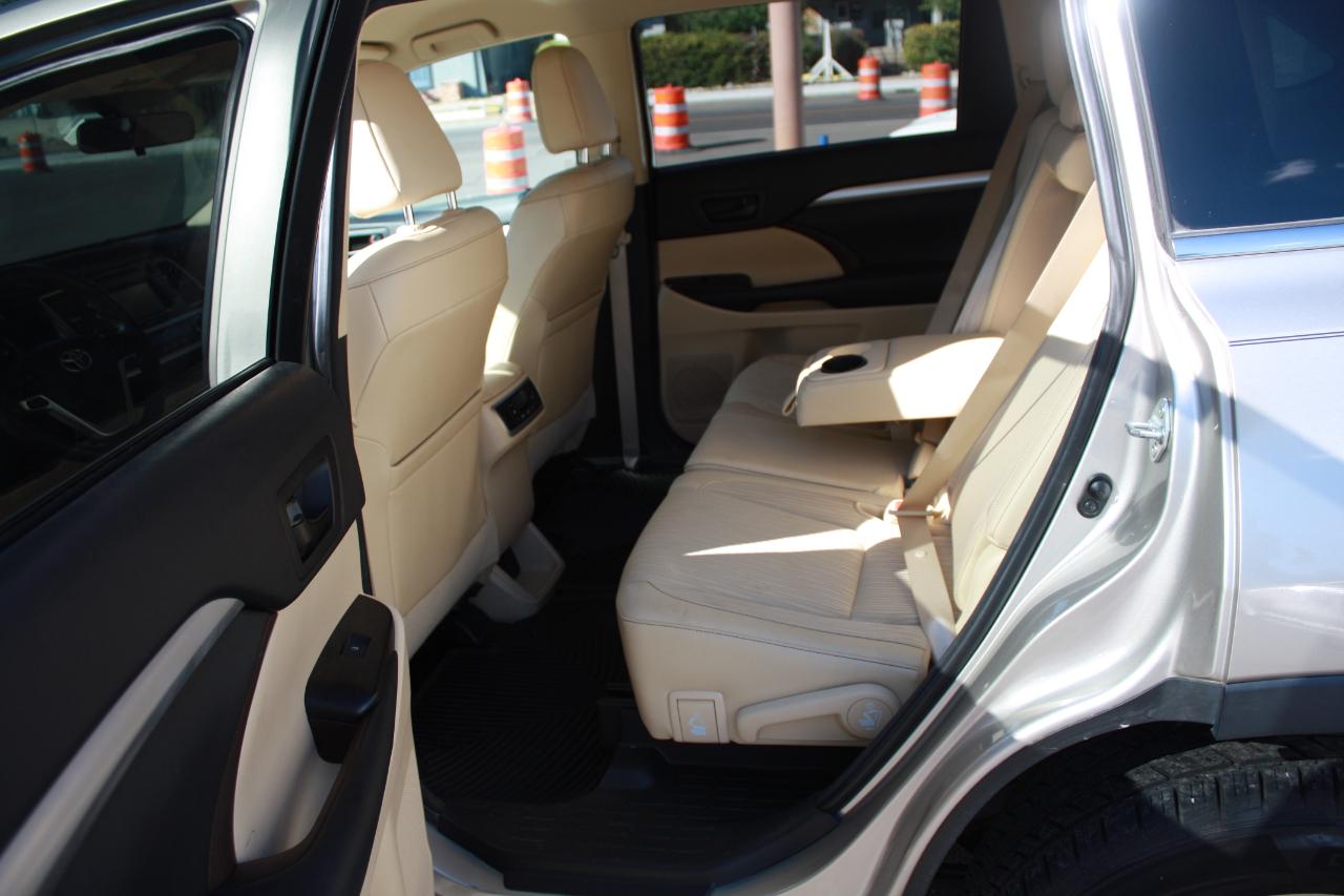 Toyota Highlander LE AWD V6 2015