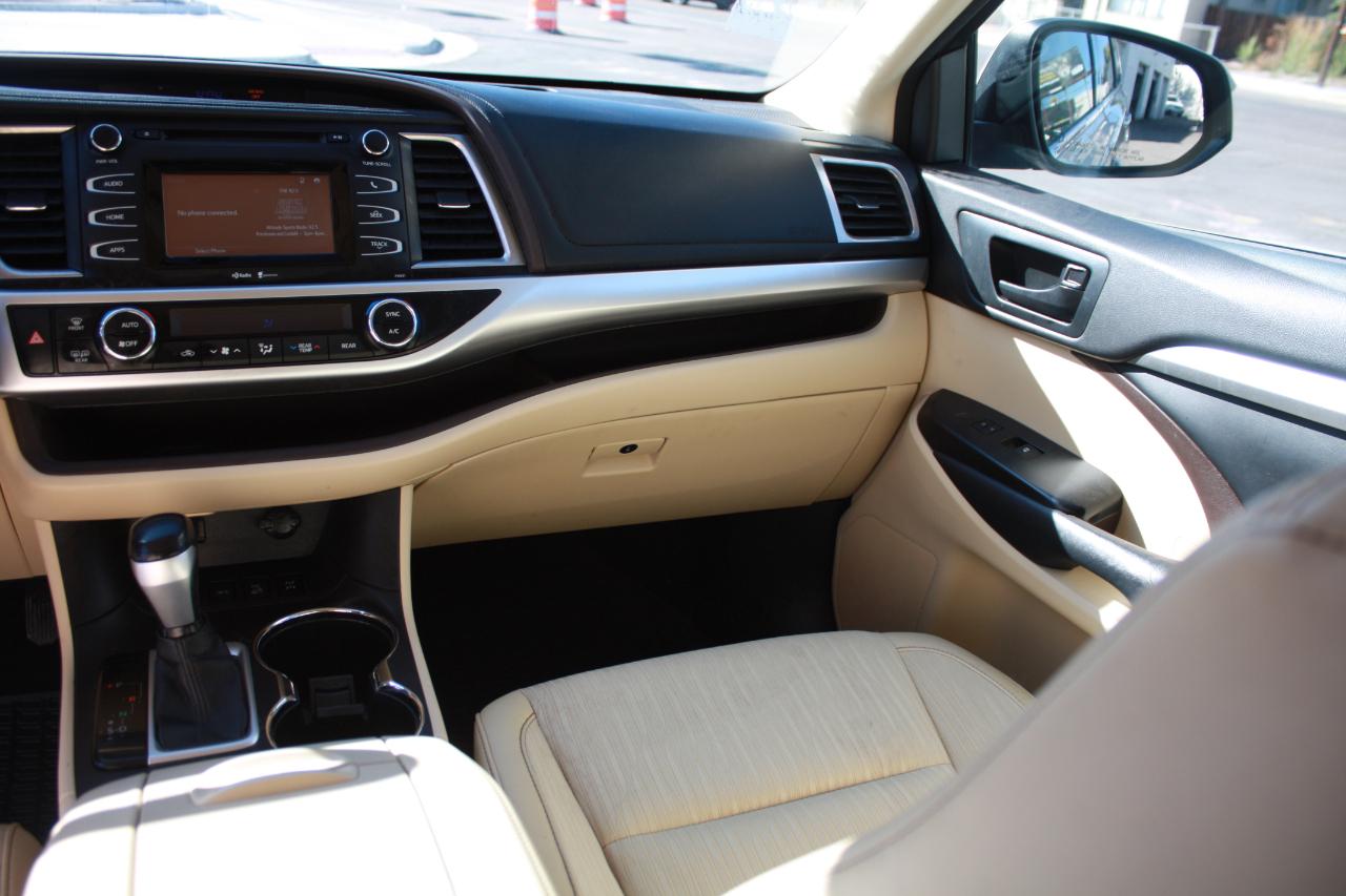 Toyota Highlander LE AWD V6 2015