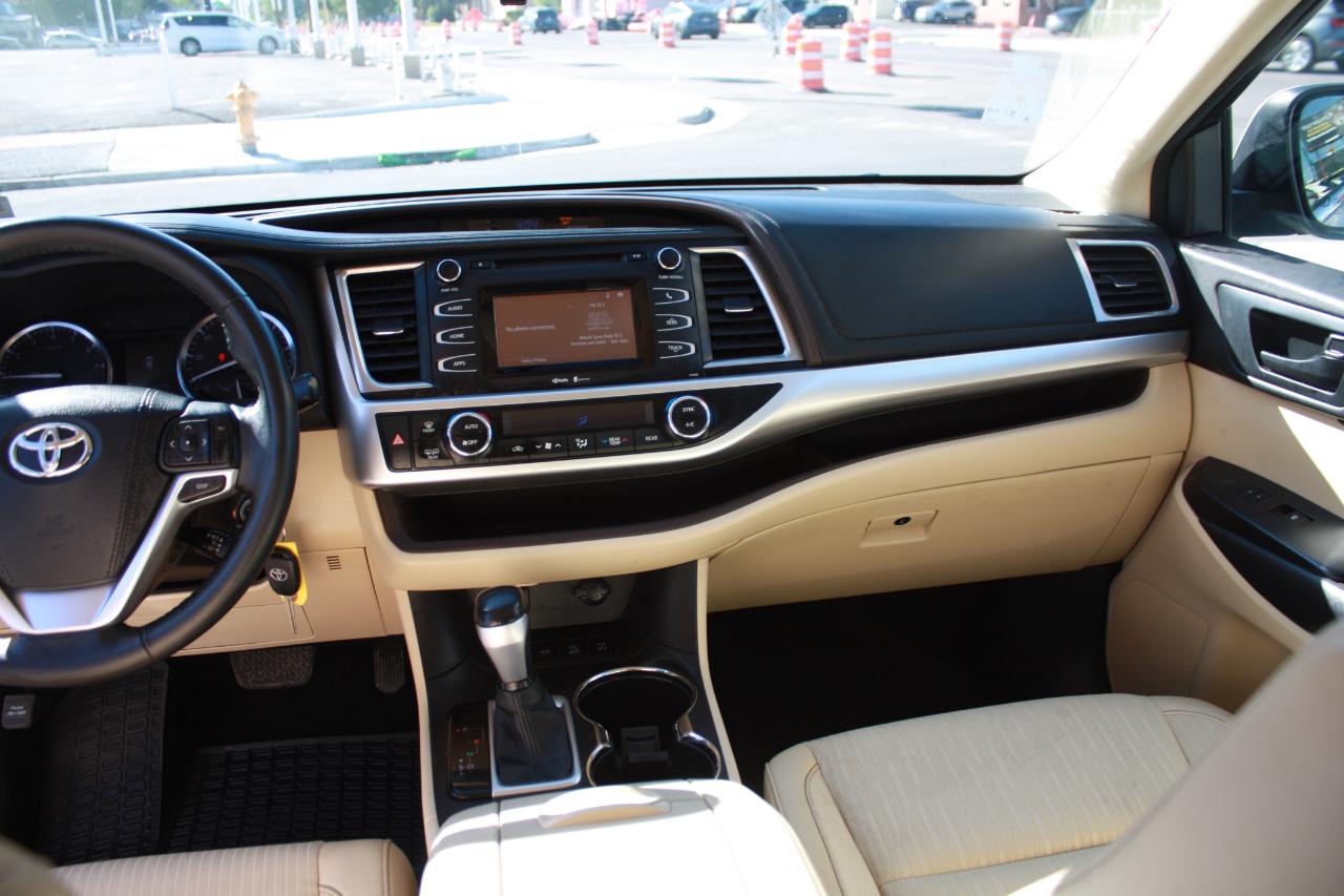 Toyota Highlander LE AWD V6 2015