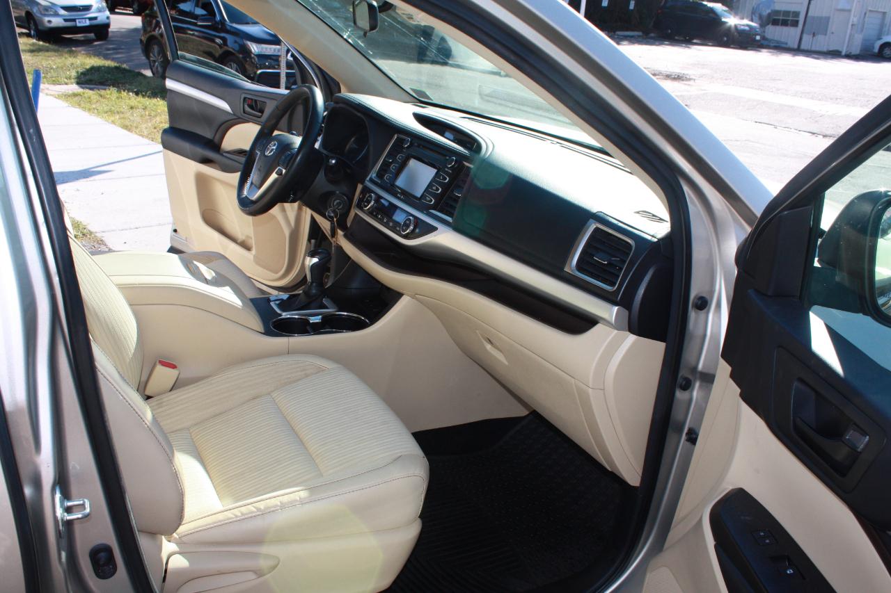 Toyota Highlander LE AWD V6 2015