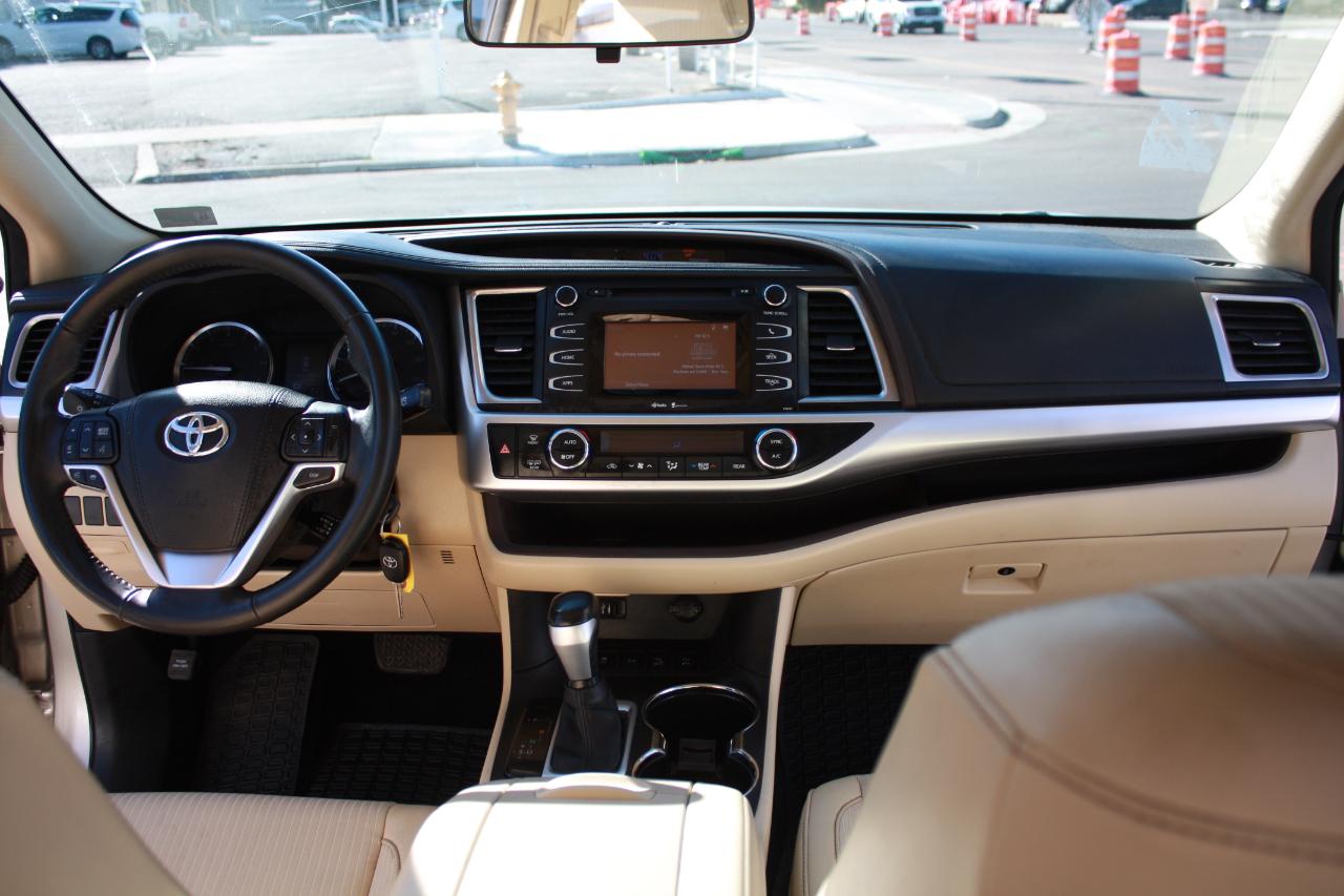 Toyota Highlander LE AWD V6 2015