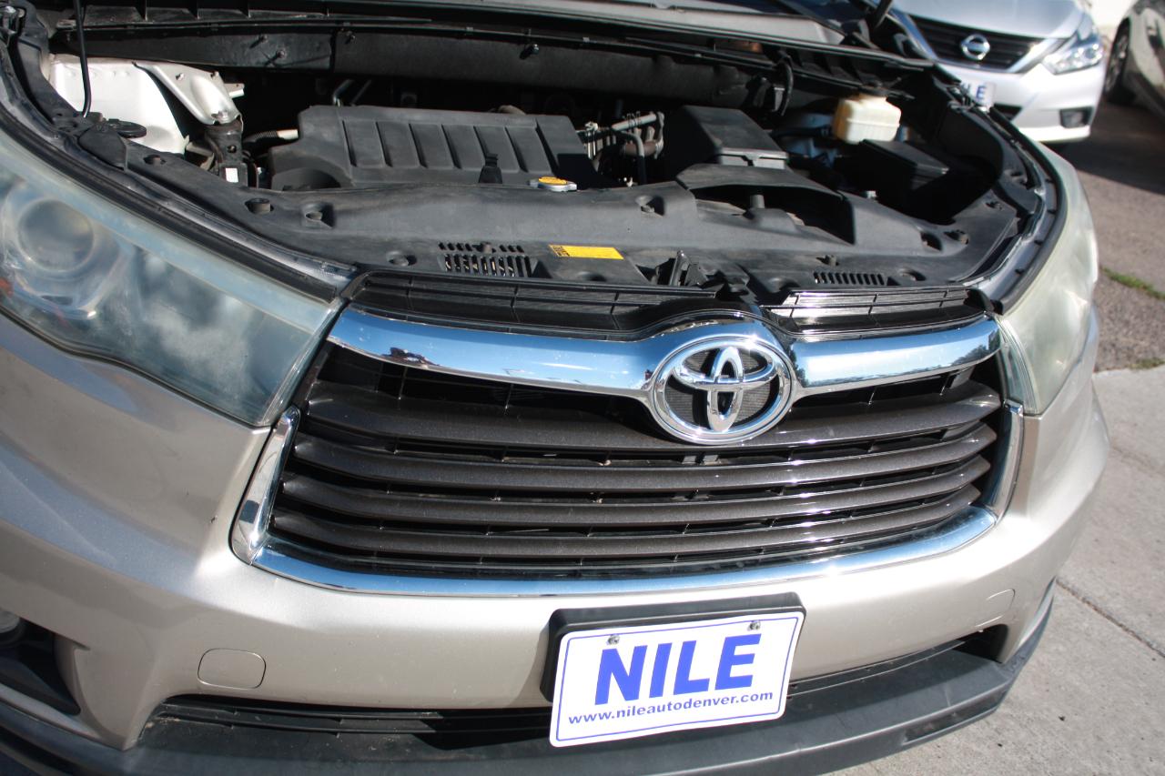 Toyota Highlander LE AWD V6 2015