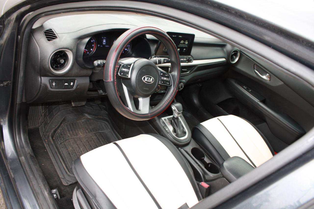 2021 Kia Forte LXS - Photo 14