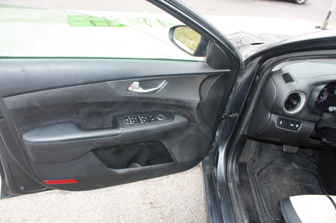 2021 Kia Forte LXS - Photo 15