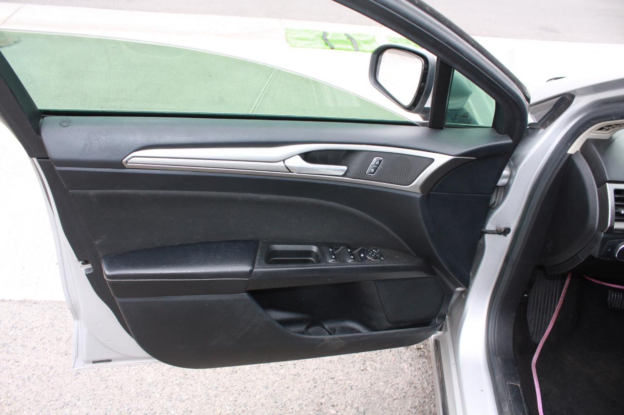 2019 Ford Fusion SE - Photo 18