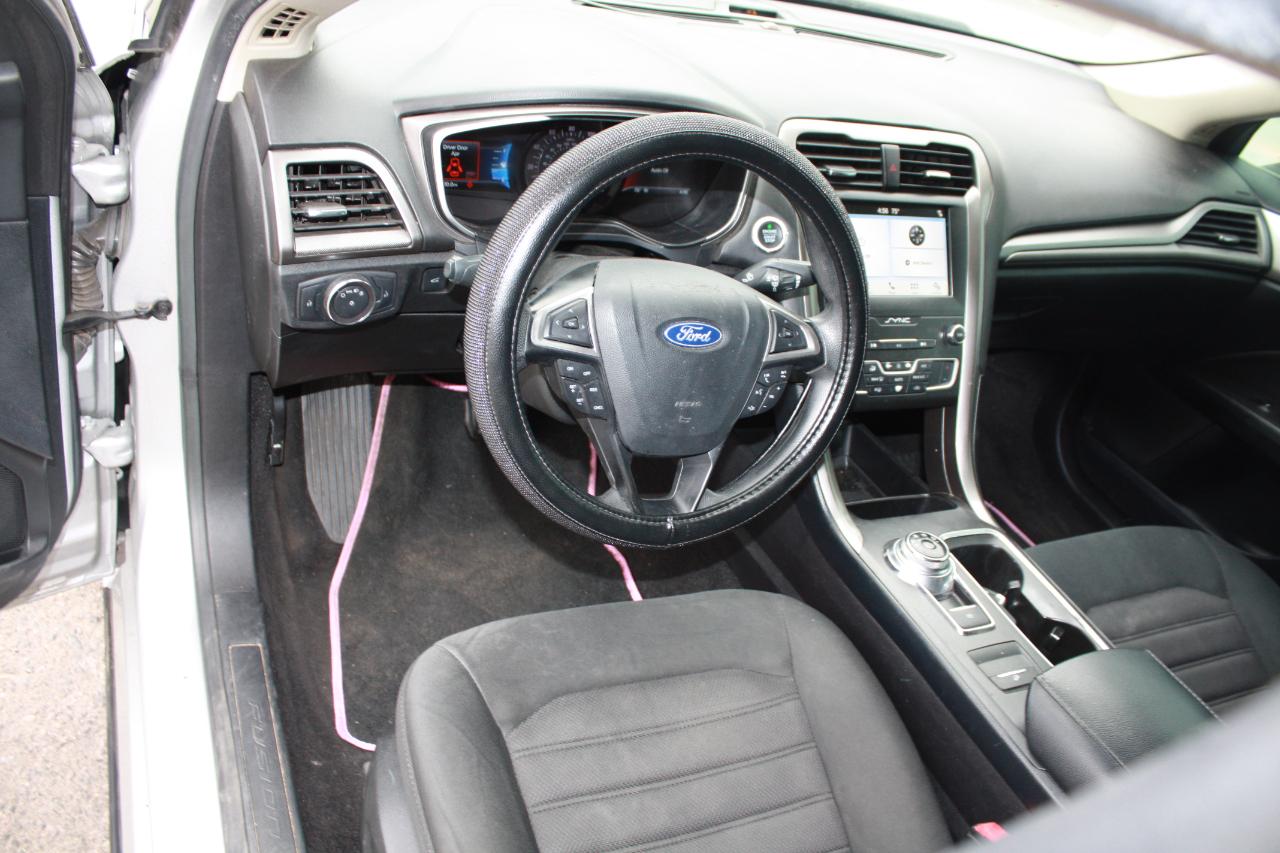 2019 Ford Fusion SE - Photo 19