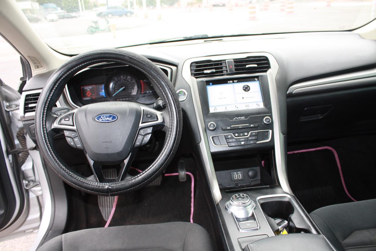 2019 Ford Fusion SE - Photo 21
