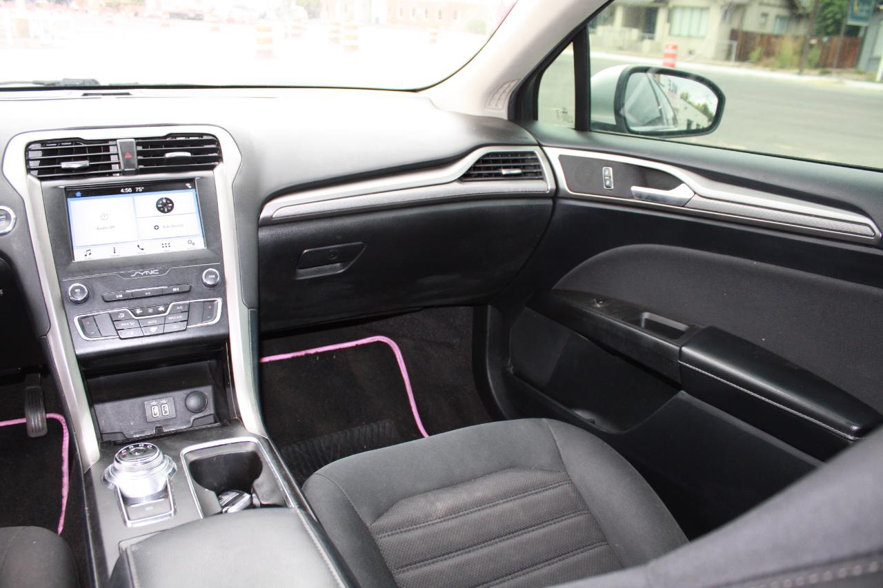 2019 Ford Fusion SE - Photo 22