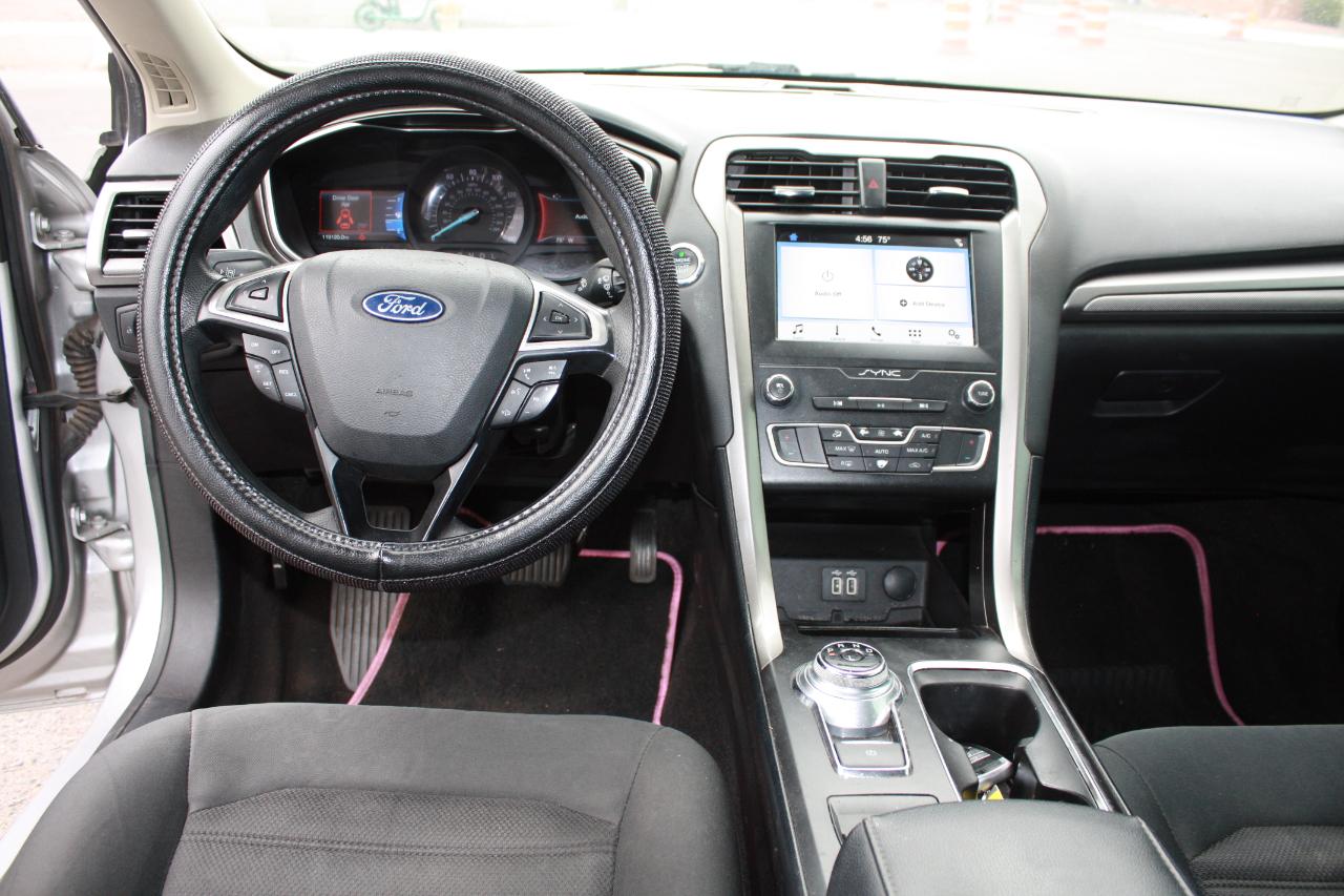 2019 Ford Fusion SE - Photo 24