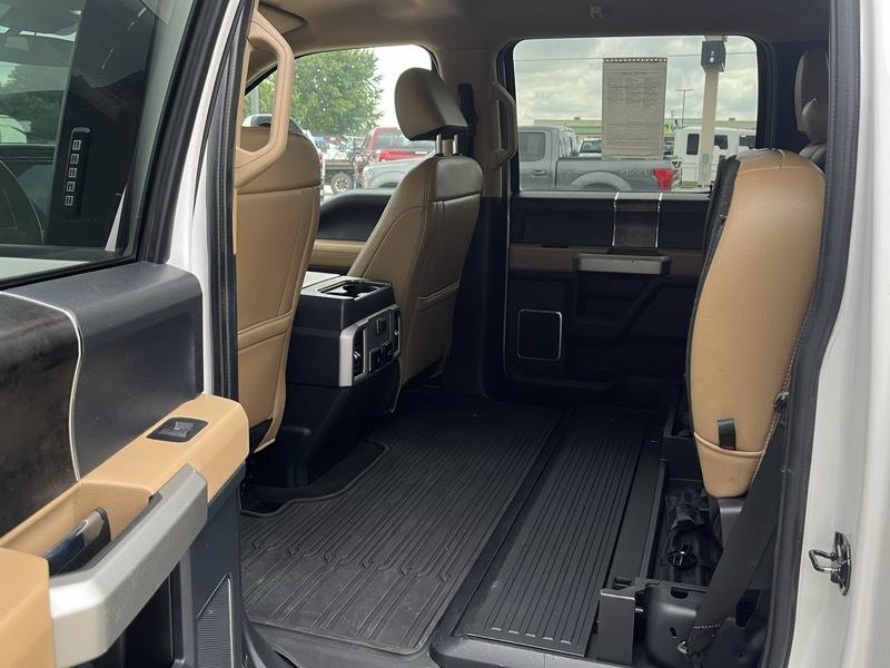 Ford Super Duty F-350 DRW Lariat 4WD Crew Cab 8' Box 2022