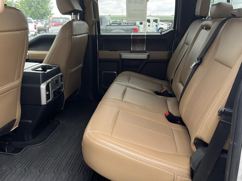 Ford Super Duty F-350 DRW Lariat 4WD Crew Cab 8' Box 2022