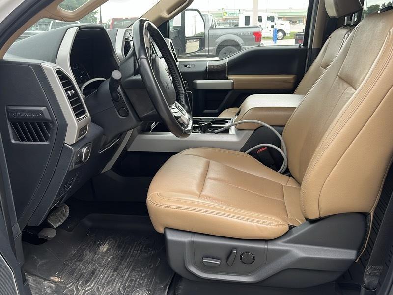 Ford Super Duty F-350 DRW Lariat 4WD Crew Cab 8' Box 2022