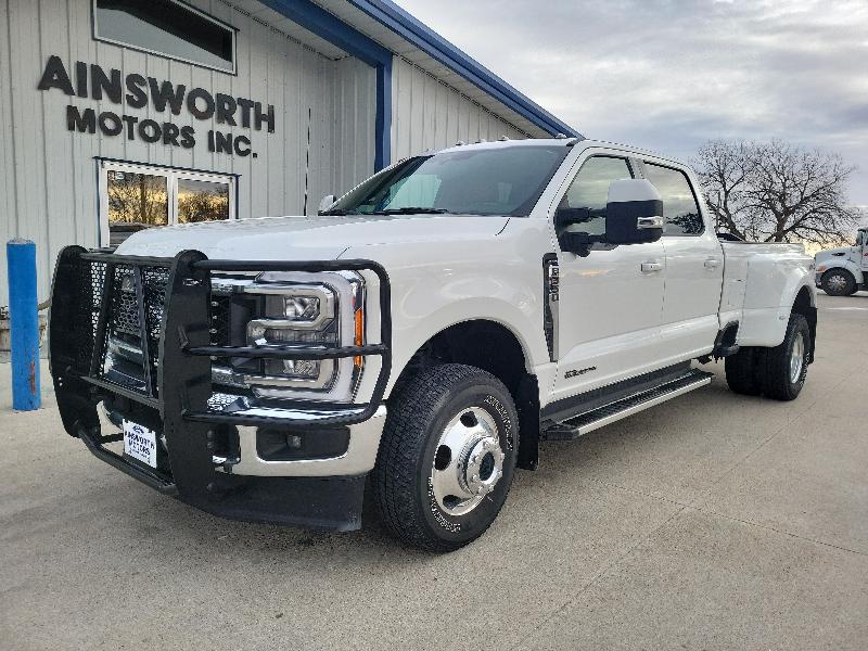 2023 Ford Super Duty F-350 DRW LARIAT 4WD Crew Cab 8' Box