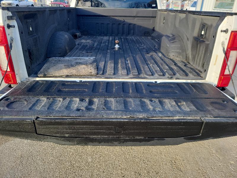 Ford Super Duty F-350 DRW Lariat 4WD Crew Cab 8' Box 2022