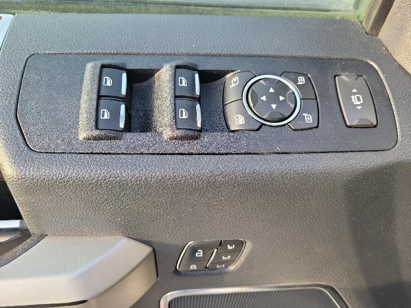 Ford Super Duty F-350 DRW Lariat 4WD Crew Cab 8' Box 2022