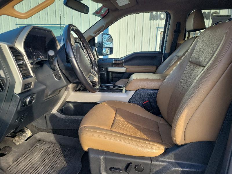 Ford Super Duty F-350 DRW Lariat 4WD Crew Cab 8' Box 2022